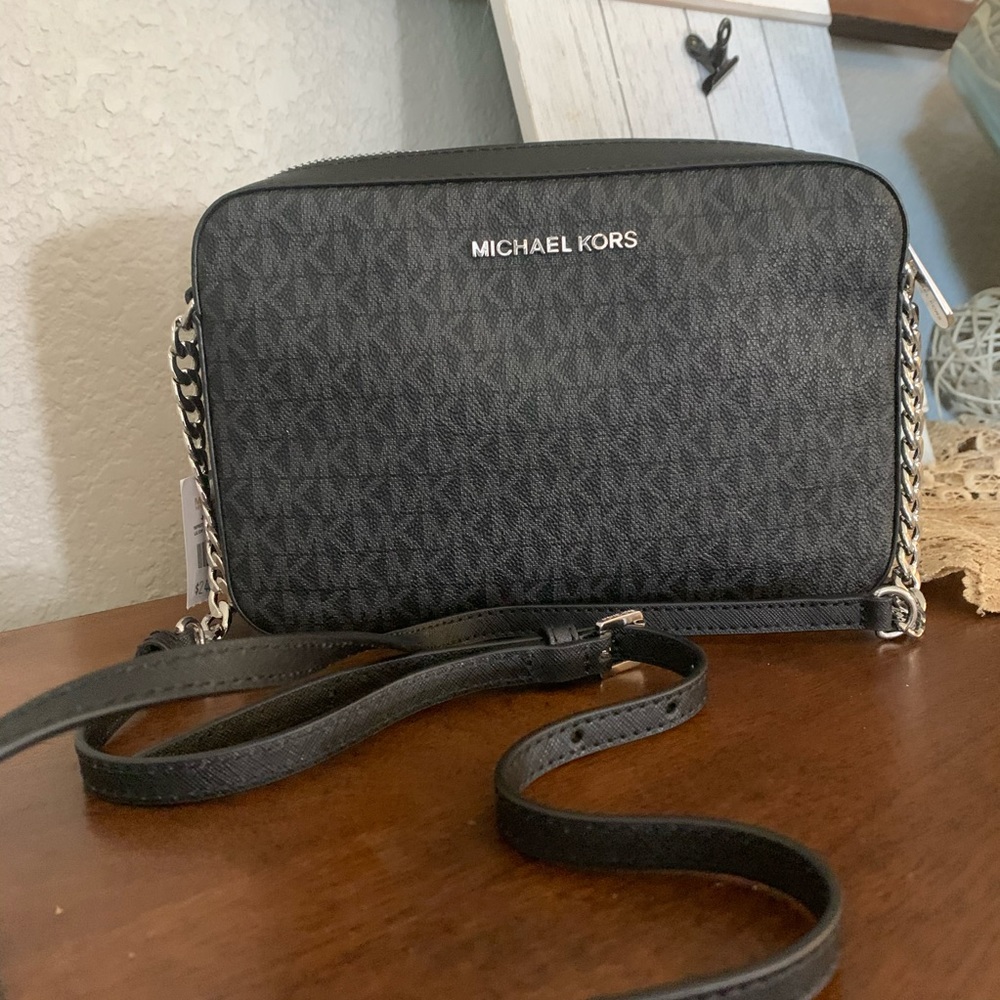 New MK Jet set crossbody 🖤 - Picture 2 of 6